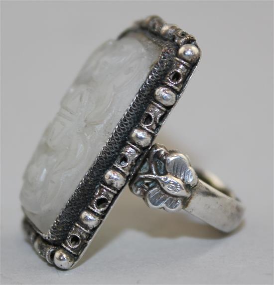 A Chinese silver mounted white jade ring, early 20th century, total width 3.1cm